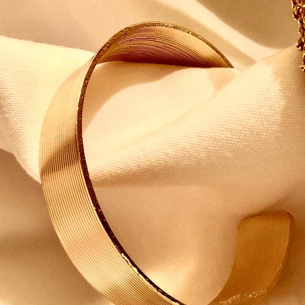Gold Elegant Jewelry Set - Picture 4 of 7